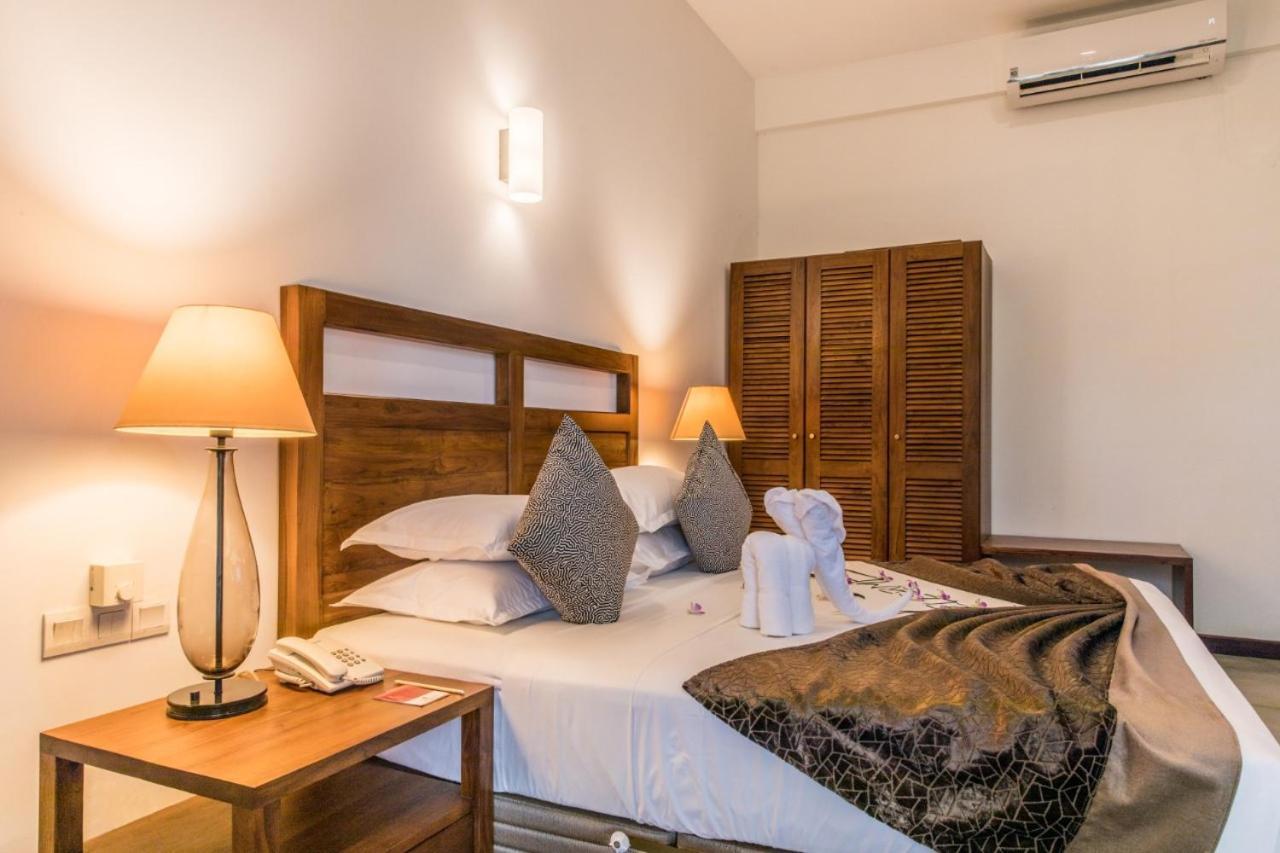 Manthila Hotel Анурадхапура Экстерьер фото