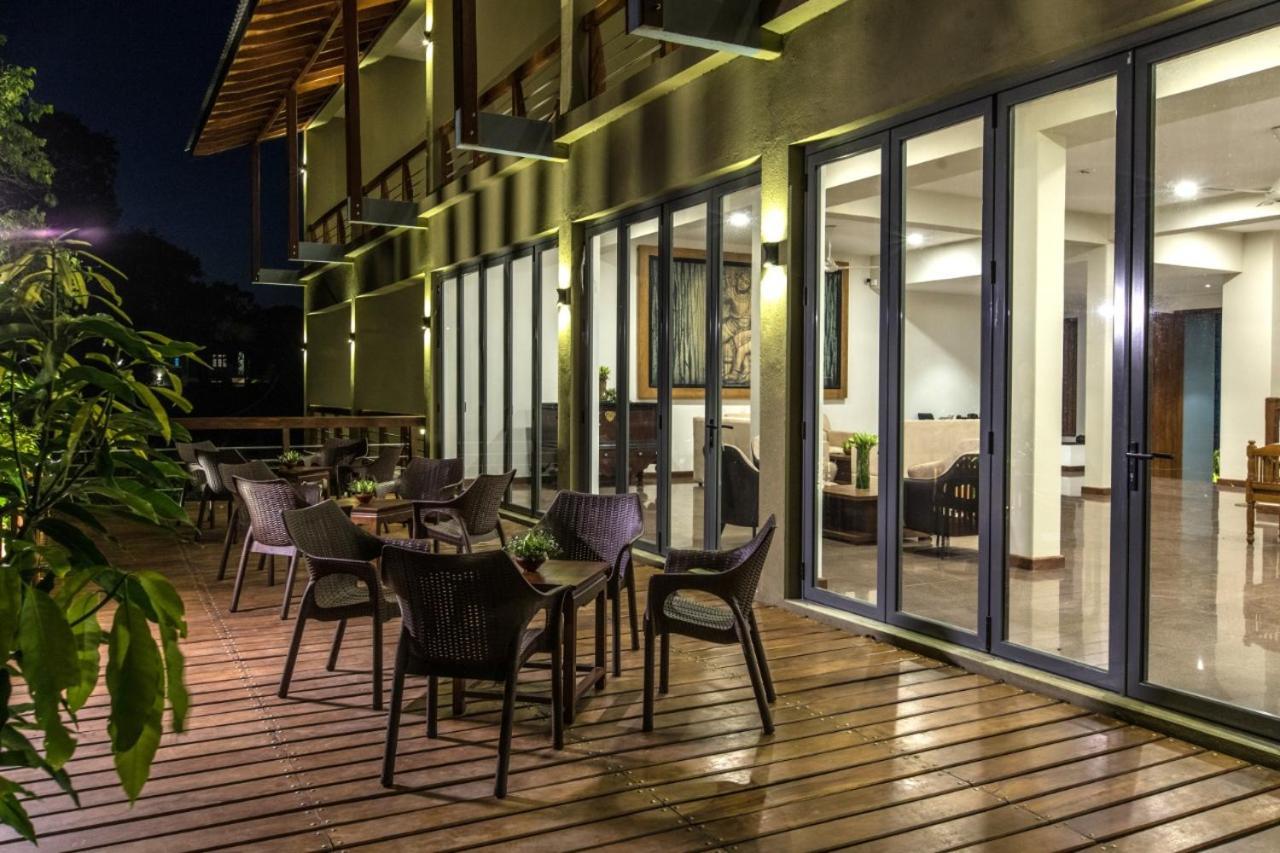 Manthila Hotel Анурадхапура Экстерьер фото