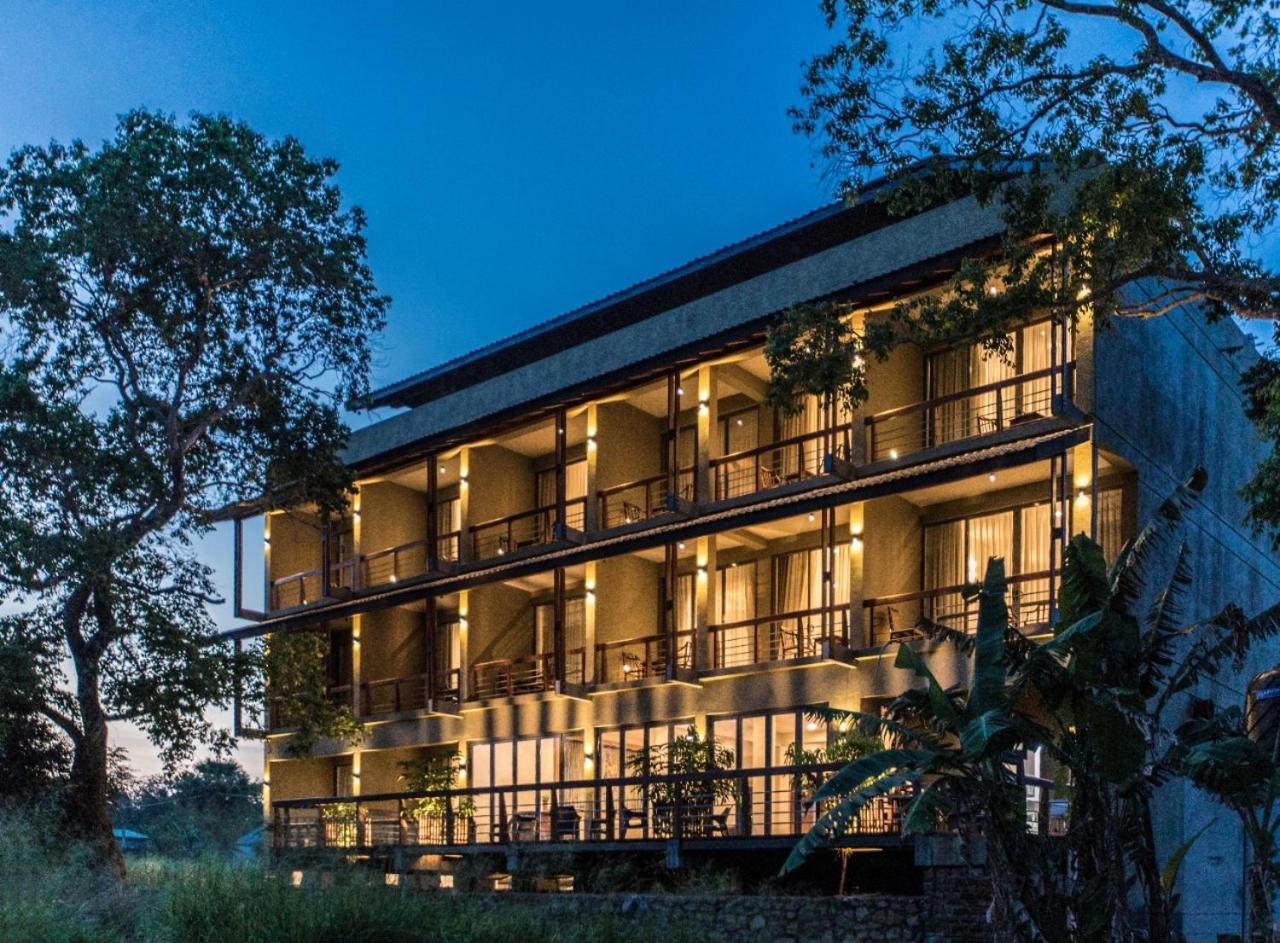 Manthila Hotel Анурадхапура Экстерьер фото